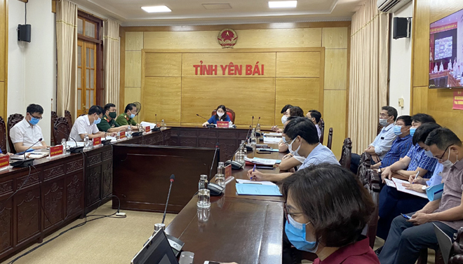 Ban Chỉ đạo Kỳ thi tốt nghiệp THPT tỉnh Yên Bái năm 2021 dự Hội nghị tại điểm cầu Yên Bái.